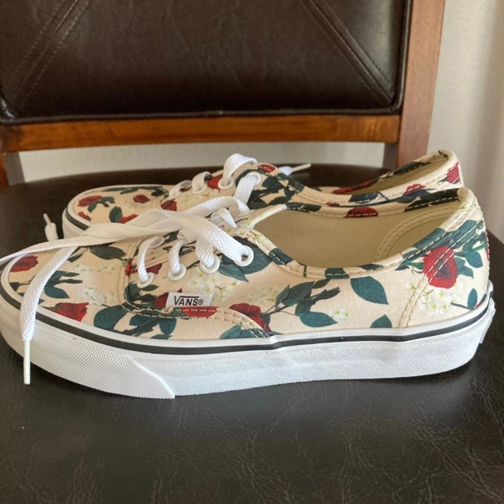 Rose design Vans